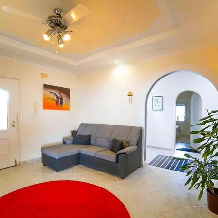 Madora - Private Pool, Amazing Garden, Sea View, Quiet Location 别墅