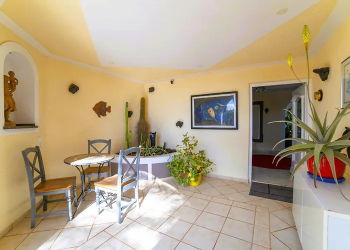 Villa Madora - Private Pool, Amazing Garden, Sea View, Quiet Location *