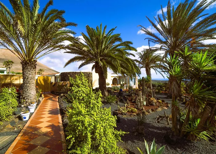 Villa Madora - Private Pool, Amazing Garden, Sea View, Quiet Location *