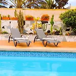 Willa Madora - Private Pool, Amazing Garden, Sea View, Quiet Location *