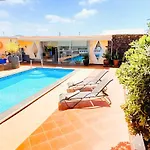 Willa Madora - Private Pool, Amazing Garden, Sea View, Quiet Location *