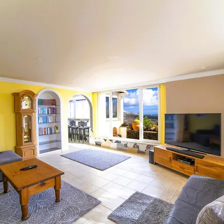 Madora-Lanzarote -Villa- Private Pool, Amazing Garden, Sea View, Quiet Location