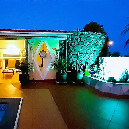 Madora-Lanzarote -Villa- Private Pool, Amazing Garden, Sea View, Quiet Location