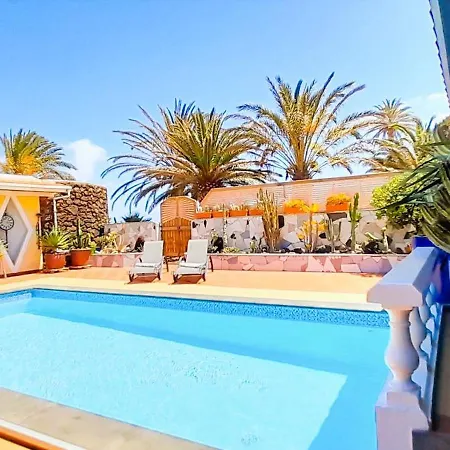 Madora-Lanzarote -Villa- Private Pool, Amazing Garden, Sea View, Quiet Location