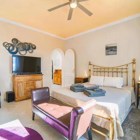 Madora-Lanzarote -Villa- Private Pool, Amazing Garden, Sea View, Quiet Location *