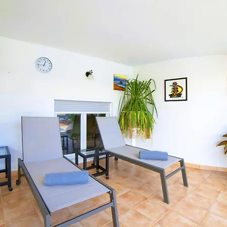 Madora-Lanzarote -Villa- Private Pool, Amazing Garden, Sea View, Quiet Location