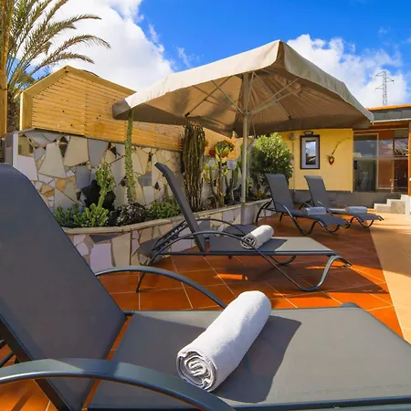 Madora-Lanzarote -Villa- Private Pool, Amazing Garden, Sea View, Quiet Location *