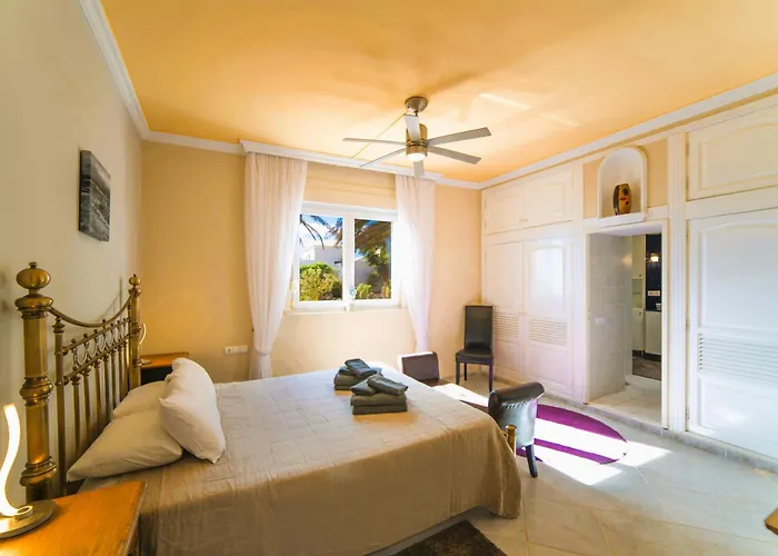 Villa Madora - Private Pool, Amazing Garden, Sea View, Quiet Location