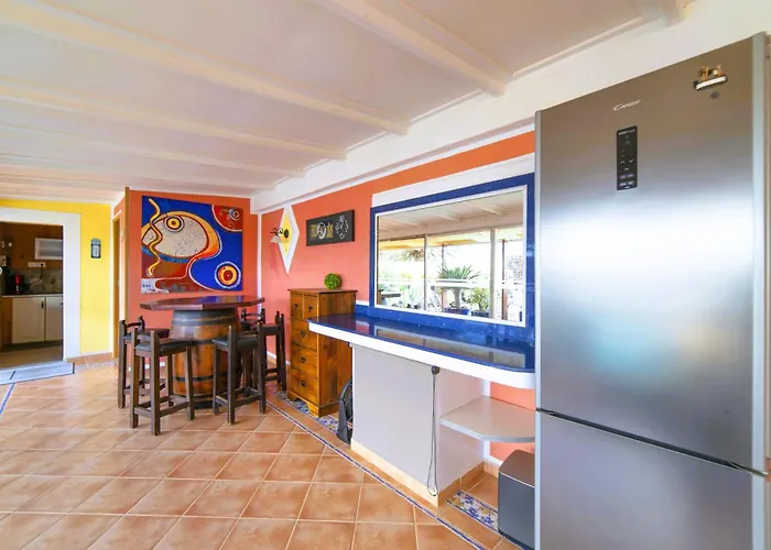 Villa Madora - Private Pool, Amazing Garden, Sea View, Quiet Location