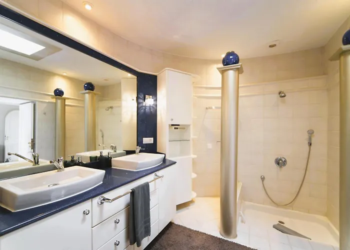 Madora - Private Pool, Amazing Garden, Sea View, Quiet Location Villa *