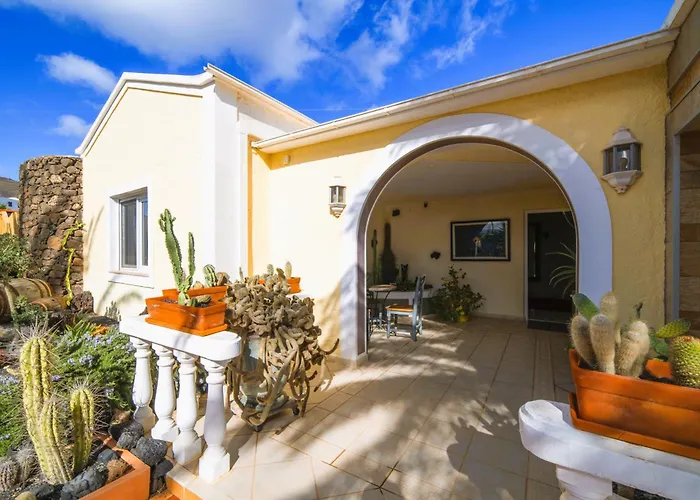 Villa Madora - Private Pool, Amazing Garden, Sea View, Quiet Location *