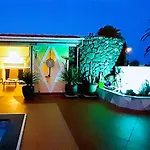 Madora - Private Pool, Amazing Garden, Sea View, Quiet Location