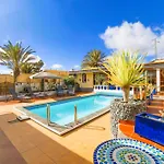 빌라 Madora - Private Pool, Amazing Garden, Sea View, Quiet Location *